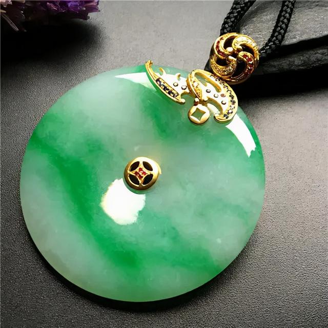 冰种翡翠手镯翡翠手镯文化底蕴-第5张图片-翡翠网 冰种翡翠手镯翡翠手镯文化底蕴-第5张图片-翡翠网