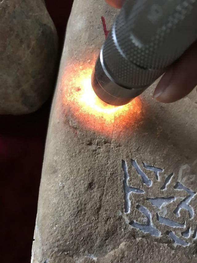 水翻砂水锈皮翡翠原石特征翡翠原石脱沙怎么看-第23张图片-翡翠网 水翻砂水锈皮翡翠原石特征翡翠原石脱沙怎么看-第23张图片-翡翠网