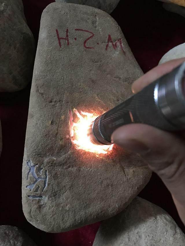 水翻砂水锈皮翡翠原石特征翡翠原石脱沙怎么看-第24张图片-翡翠网 水翻砂水锈皮翡翠原石特征翡翠原石脱沙怎么看-第24张图片-翡翠网