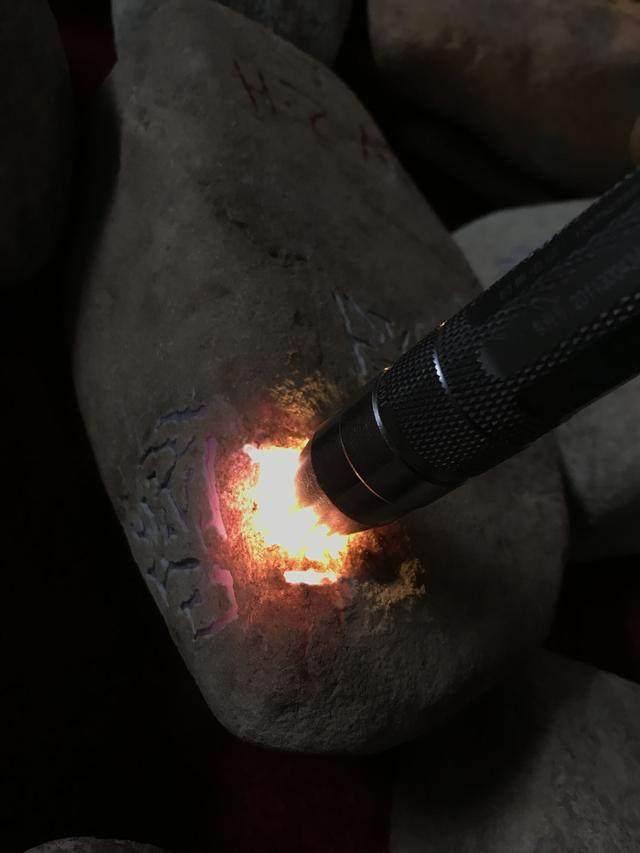 水翻砂水锈皮翡翠原石特征翡翠原石脱沙怎么看-第25张图片-翡翠网 水翻砂水锈皮翡翠原石特征翡翠原石脱沙怎么看-第25张图片-翡翠网