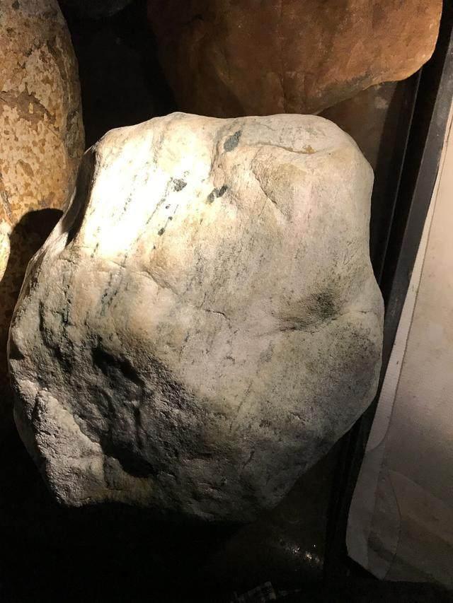 水翻砂水锈皮翡翠原石特征翡翠原石脱沙怎么看-第47张图片-翡翠网 水翻砂水锈皮翡翠原石特征翡翠原石脱沙怎么看-第47张图片-翡翠网