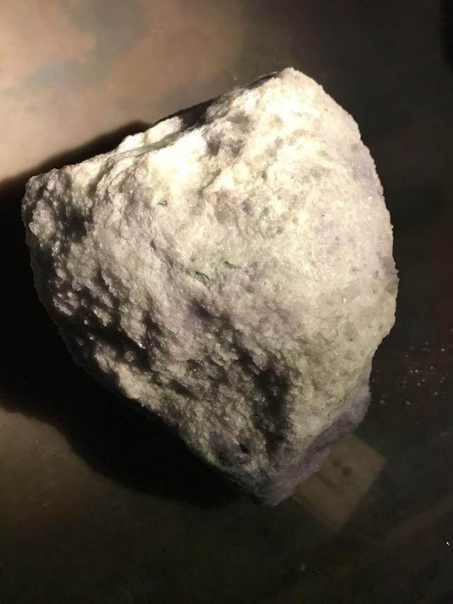 水翻砂水锈皮翡翠原石特征翡翠原石脱沙怎么看-第52张图片-翡翠网 水翻砂水锈皮翡翠原石特征翡翠原石脱沙怎么看-第52张图片-翡翠网