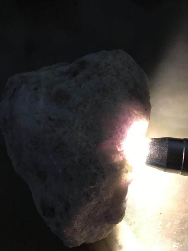 水翻砂水锈皮翡翠原石特征翡翠原石脱沙怎么看-第55张图片-翡翠网 水翻砂水锈皮翡翠原石特征翡翠原石脱沙怎么看-第55张图片-翡翠网