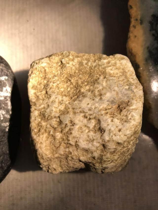 水翻砂水锈皮翡翠原石特征翡翠原石脱沙怎么看-第64张图片-翡翠网 水翻砂水锈皮翡翠原石特征翡翠原石脱沙怎么看-第64张图片-翡翠网