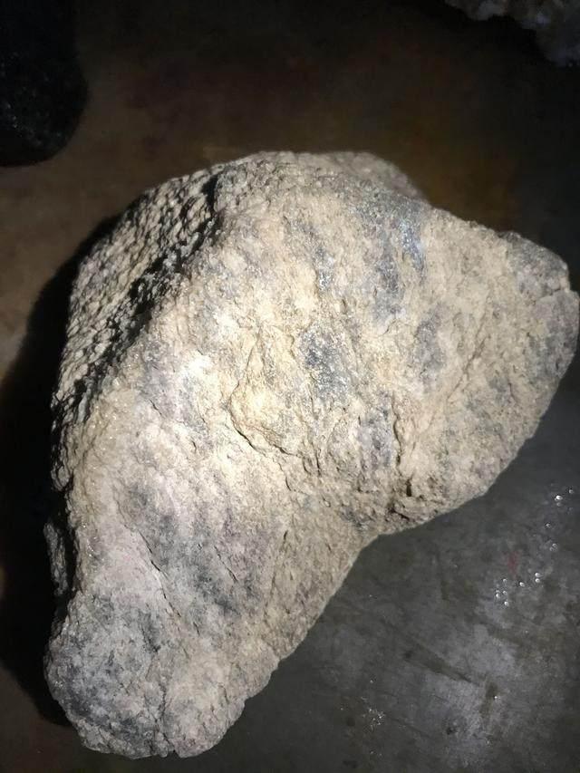 水翻砂水锈皮翡翠原石特征翡翠原石脱沙怎么看-第65张图片-翡翠网 水翻砂水锈皮翡翠原石特征翡翠原石脱沙怎么看-第65张图片-翡翠网