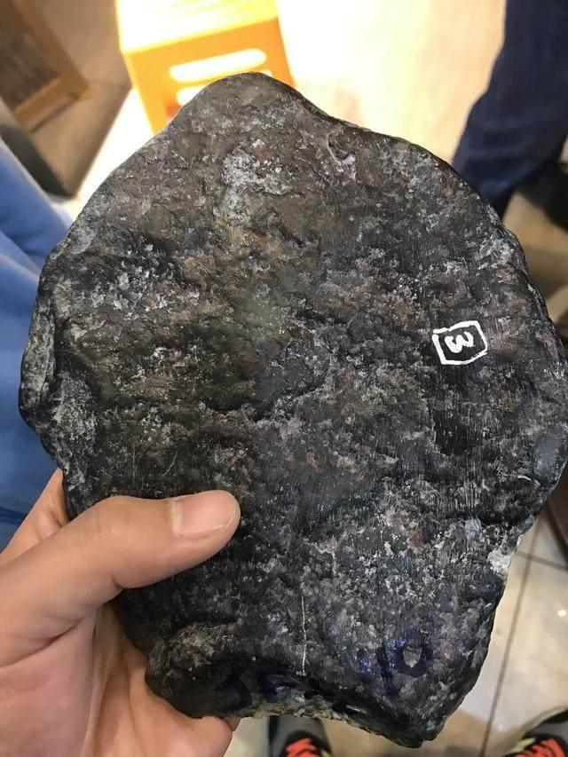 水翻砂水锈皮翡翠原石特征翡翠原石脱沙怎么看-第89张图片-翡翠网 水翻砂水锈皮翡翠原石特征翡翠原石脱沙怎么看-第89张图片-翡翠网