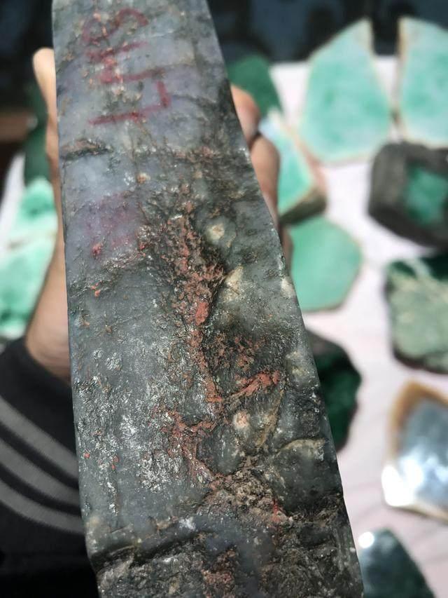 水翻砂水锈皮翡翠原石特征翡翠原石脱沙怎么看-第92张图片-翡翠网 水翻砂水锈皮翡翠原石特征翡翠原石脱沙怎么看-第92张图片-翡翠网