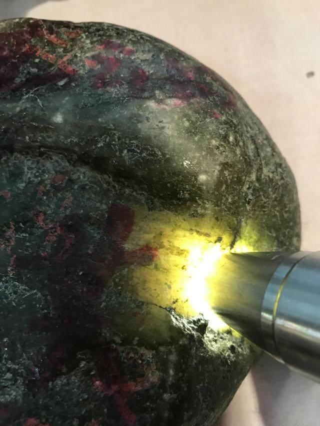 水翻砂水锈皮翡翠原石特征翡翠原石脱沙怎么看-第95张图片-翡翠网 水翻砂水锈皮翡翠原石特征翡翠原石脱沙怎么看-第95张图片-翡翠网