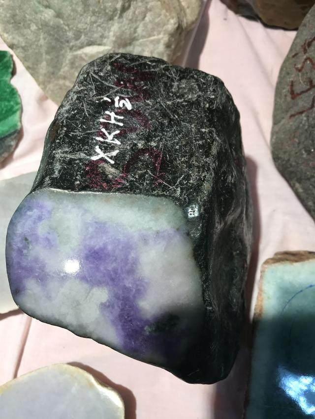 水翻砂水锈皮翡翠原石特征翡翠原石脱沙怎么看-第98张图片-翡翠网 水翻砂水锈皮翡翠原石特征翡翠原石脱沙怎么看-第98张图片-翡翠网