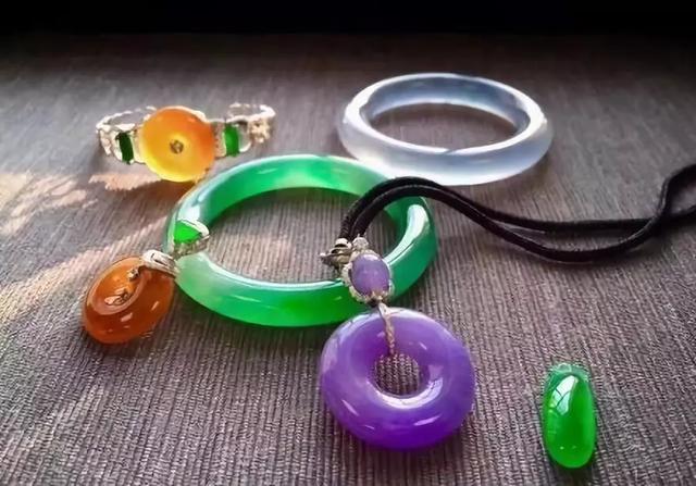 珍珠翡翠鸡血石价格鸡血石价格多少-第6张图片-翡翠网 珍珠翡翠鸡血石价格鸡血石价格多少-第6张图片-翡翠网