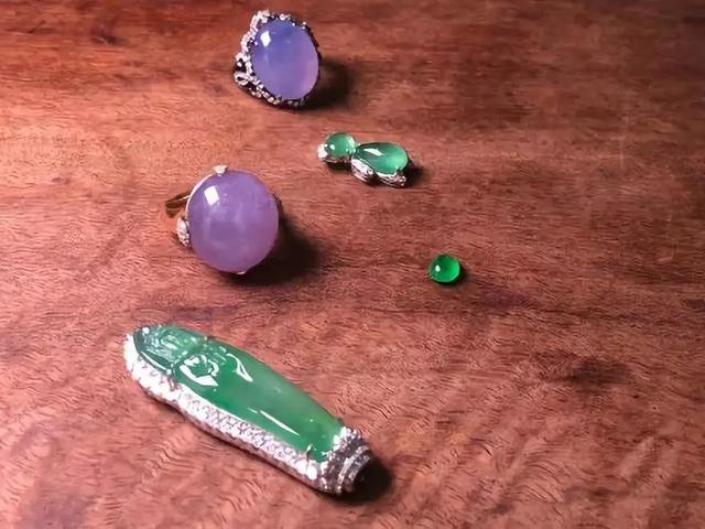 珍珠翡翠鸡血石价格鸡血石价格多少-第21张图片-翡翠网 珍珠翡翠鸡血石价格鸡血石价格多少-第21张图片-翡翠网