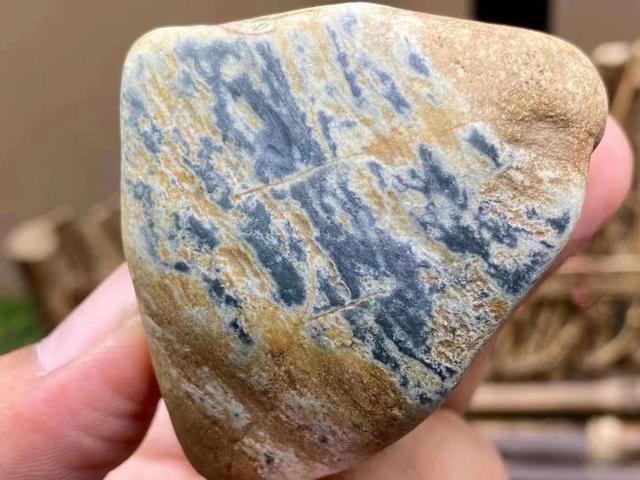 玻璃种翡翠原石帝王老坑翡翠帝王绿-第1张图片-翡翠网 玻璃种翡翠原石帝王老坑翡翠帝王绿-第1张图片-翡翠网