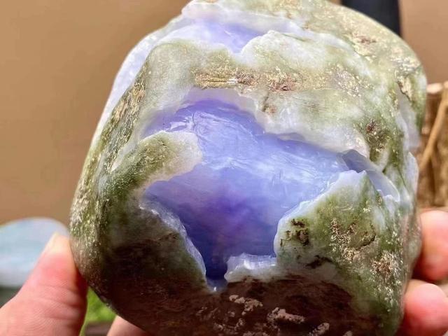 玻璃种翡翠原石帝王老坑翡翠帝王绿-第5张图片-翡翠网 玻璃种翡翠原石帝王老坑翡翠帝王绿-第5张图片-翡翠网