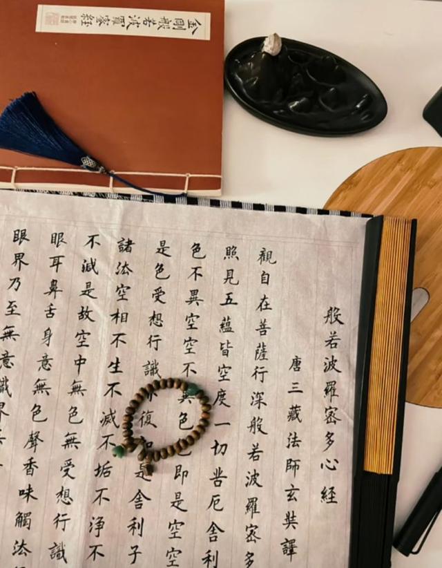 娇兰复原蜜怎么判断真假,复原蜜真假翡翠知识-第4张图片-翡翠网 娇兰复原蜜怎么判断真假,复原蜜真假翡翠知识-第4张图片-翡翠网