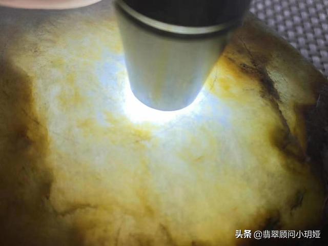 翡翠原石过程翡翠原石用什么切-第1张图片-翡翠网 翡翠原石过程翡翠原石用什么切-第1张图片-翡翠网