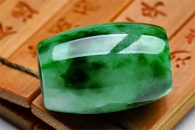 玻璃种翡翠知识讲解,翡翠种类的知识-第7张图片-翡翠网 玻璃种翡翠知识讲解,翡翠种类的知识-第7张图片-翡翠网