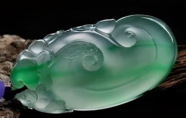 玻璃种翡翠知识讲解,翡翠种类的知识-第8张图片-翡翠网 玻璃种翡翠知识讲解,翡翠种类的知识-第8张图片-翡翠网