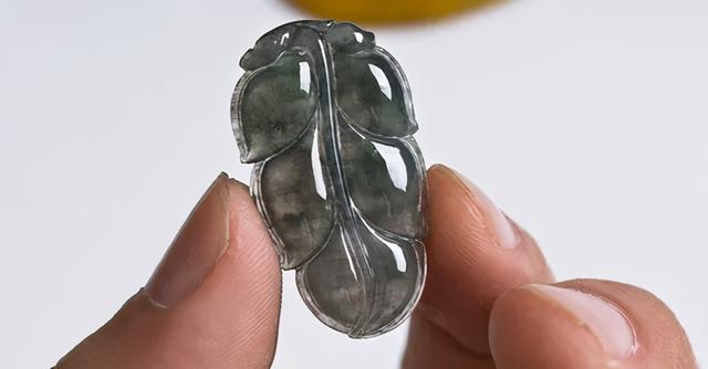 玻璃种翡翠知识讲解,翡翠种类的知识-第14张图片-翡翠网 玻璃种翡翠知识讲解,翡翠种类的知识-第14张图片-翡翠网