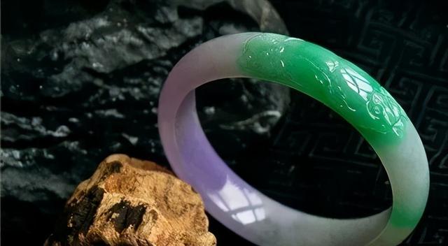 玻璃种翡翠知识讲解,翡翠种类的知识-第16张图片-翡翠网 玻璃种翡翠知识讲解,翡翠种类的知识-第16张图片-翡翠网