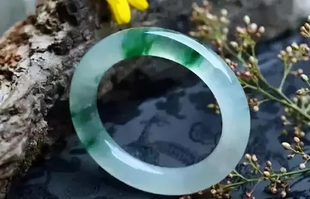 玻璃种翡翠知识讲解,翡翠种类的知识-第18张图片-翡翠网 玻璃种翡翠知识讲解,翡翠种类的知识-第18张图片-翡翠网