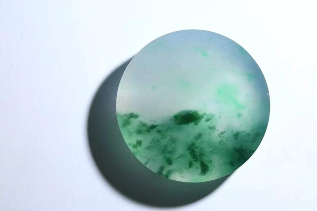 汉代玉器手镯在翡翠中毫无看点的手镯尾料-第2张图片-翡翠网 汉代玉器手镯在翡翠中毫无看点的手镯尾料-第2张图片-翡翠网