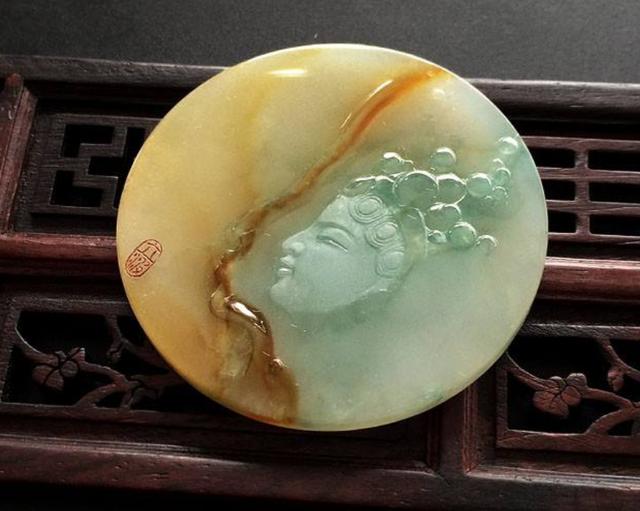 汉代玉器手镯在翡翠中毫无看点的手镯尾料-第5张图片-翡翠网 汉代玉器手镯在翡翠中毫无看点的手镯尾料-第5张图片-翡翠网