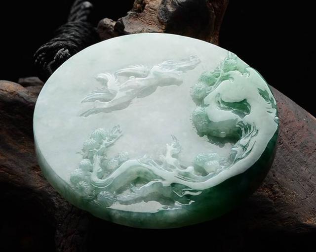 汉代玉器手镯在翡翠中毫无看点的手镯尾料-第7张图片-翡翠网 汉代玉器手镯在翡翠中毫无看点的手镯尾料-第7张图片-翡翠网