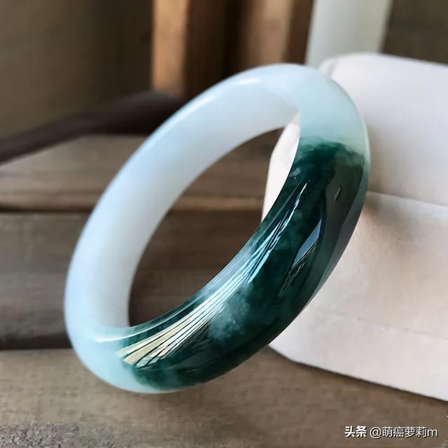 越南翡翠手镯,越南翡翠手镯真的好吗-第2张图片-翡翠网 越南翡翠手镯,越南翡翠手镯真的好吗-第2张图片-翡翠网