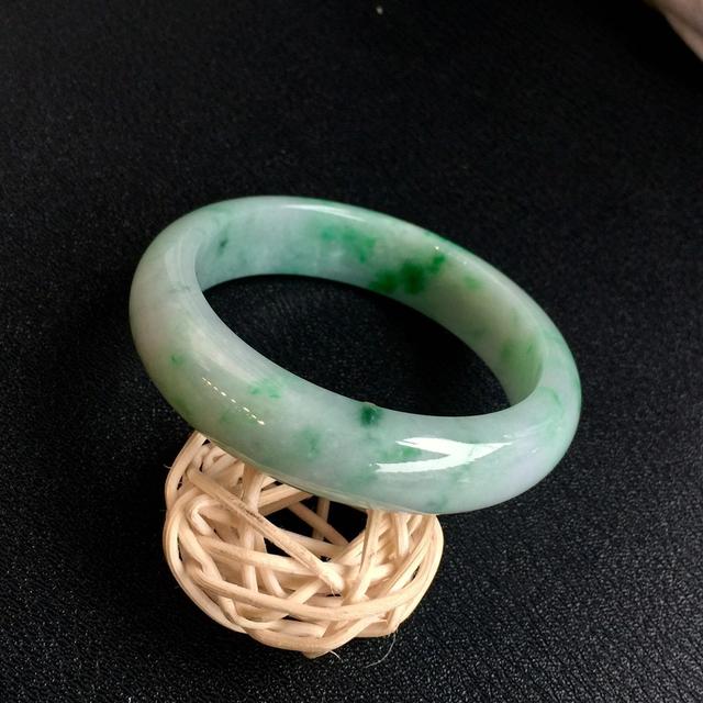 怎么判断翡翠的品质,翡翠种水怎么分-第2张图片-翡翠网 怎么判断翡翠的品质,翡翠种水怎么分-第2张图片-翡翠网