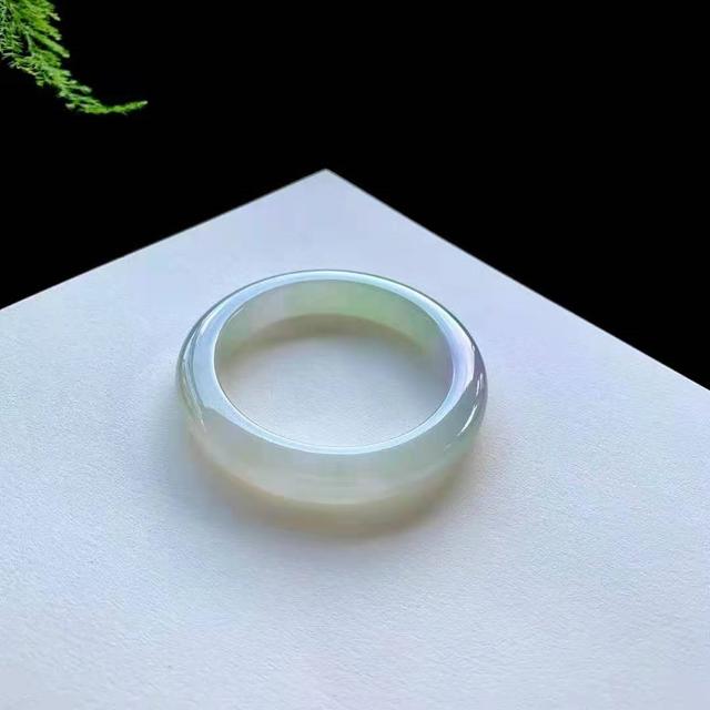 怎么判断翡翠的品质,翡翠种水怎么分-第3张图片-翡翠网 怎么判断翡翠的品质,翡翠种水怎么分-第3张图片-翡翠网