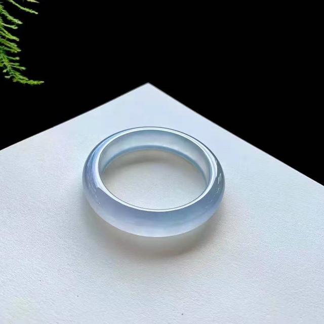 怎么判断翡翠的品质,翡翠种水怎么分-第4张图片-翡翠网 怎么判断翡翠的品质,翡翠种水怎么分-第4张图片-翡翠网