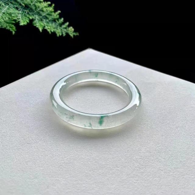 怎么判断翡翠的品质,翡翠种水怎么分-第5张图片-翡翠网 怎么判断翡翠的品质,翡翠种水怎么分-第5张图片-翡翠网