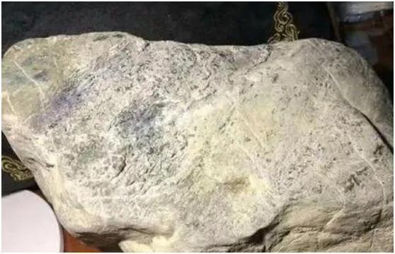 河边怎么找玉原石河边的翡翠原石-第1张图片-翡翠网 河边怎么找玉原石河边的翡翠原石-第1张图片-翡翠网