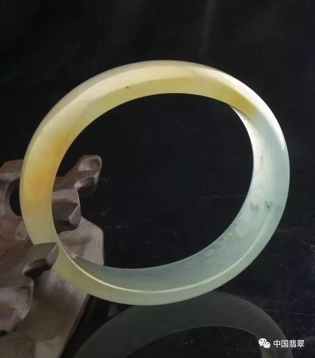 翡翠手镯横纹图,高冰白翡翠手镯图-第16张图片-翡翠网