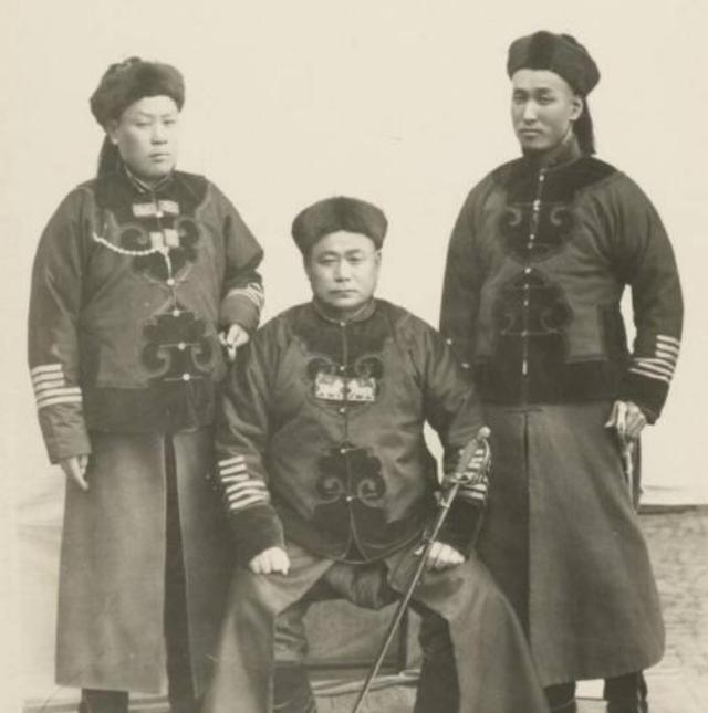 常宁翡翠矿场原石,翡翠的原石在哪里-第3张图片-翡翠网 常宁翡翠矿场原石,翡翠的原石在哪里-第3张图片-翡翠网