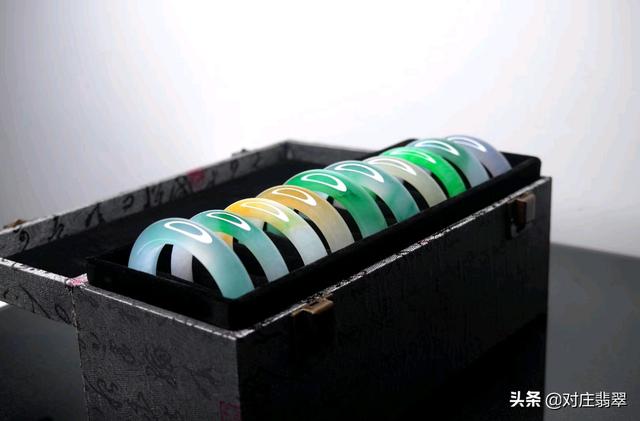 翡翠知识与鉴赏冰种翡翠鉴赏-第3张图片-翡翠网 翡翠知识与鉴赏冰种翡翠鉴赏-第3张图片-翡翠网