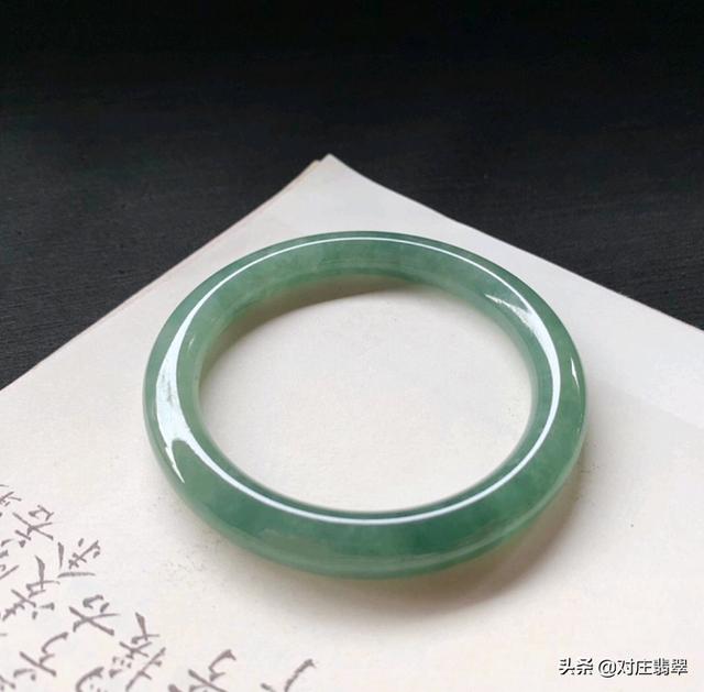 翡翠知识与鉴赏冰种翡翠鉴赏-第8张图片-翡翠网 翡翠知识与鉴赏冰种翡翠鉴赏-第8张图片-翡翠网