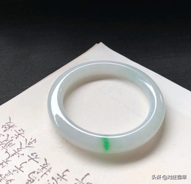 翡翠知识与鉴赏冰种翡翠鉴赏-第9张图片-翡翠网 翡翠知识与鉴赏冰种翡翠鉴赏-第9张图片-翡翠网