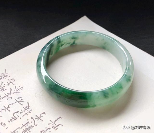 翡翠知识与鉴赏冰种翡翠鉴赏-第11张图片-翡翠网 翡翠知识与鉴赏冰种翡翠鉴赏-第11张图片-翡翠网
