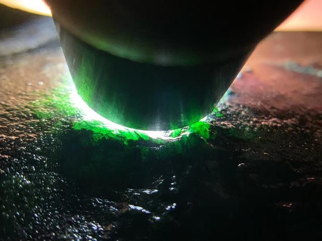 翡翠原石什么场口好,翡翠原石莫湾基部分脱沙-第3张图片-翡翠网 翡翠原石什么场口好,翡翠原石莫湾基部分脱沙-第3张图片-翡翠网