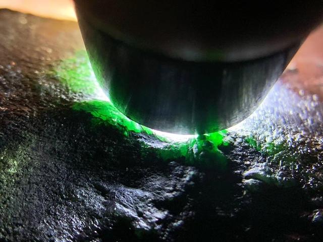 翡翠原石什么场口好,翡翠原石莫湾基部分脱沙-第6张图片-翡翠网 翡翠原石什么场口好,翡翠原石莫湾基部分脱沙-第6张图片-翡翠网