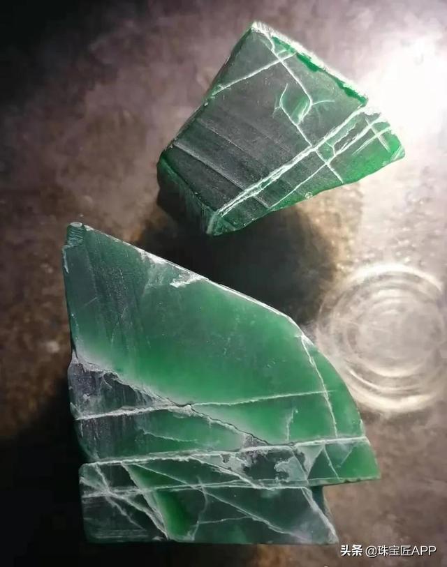 绿色危料翡翠危料蓝水翡翠挂件价格-第13张图片-翡翠网 绿色危料翡翠危料蓝水翡翠挂件价格-第13张图片-翡翠网