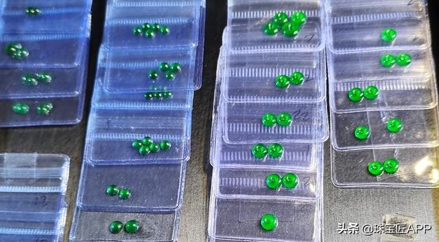 绿色危料翡翠危料蓝水翡翠挂件价格-第18张图片-翡翠网 绿色危料翡翠危料蓝水翡翠挂件价格-第18张图片-翡翠网