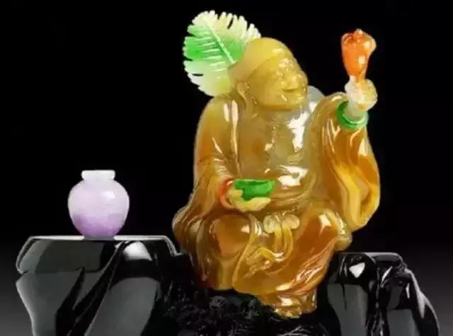 佩戴翡翠观音手镯,冰种翡翠手镯-第6张图片-翡翠网