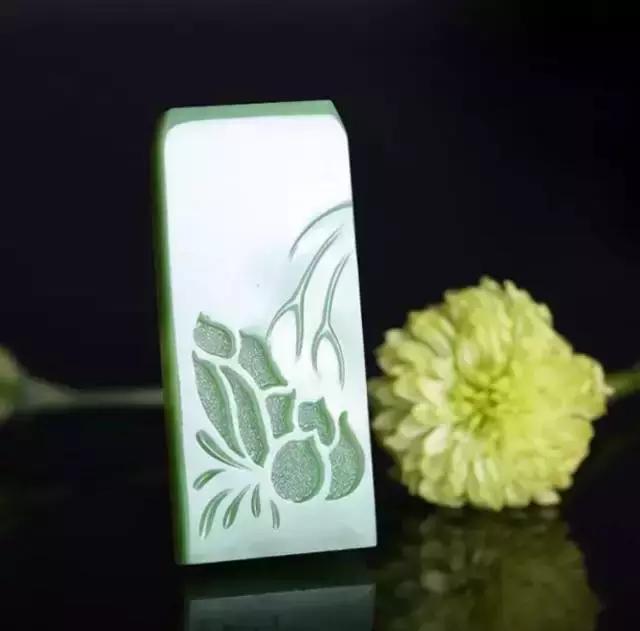 佩戴翡翠观音手镯,冰种翡翠手镯-第16张图片-翡翠网