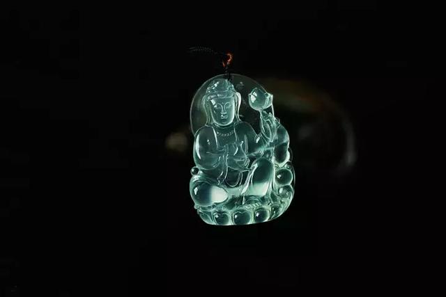 佩戴翡翠观音手镯,冰种翡翠手镯-第17张图片-翡翠网