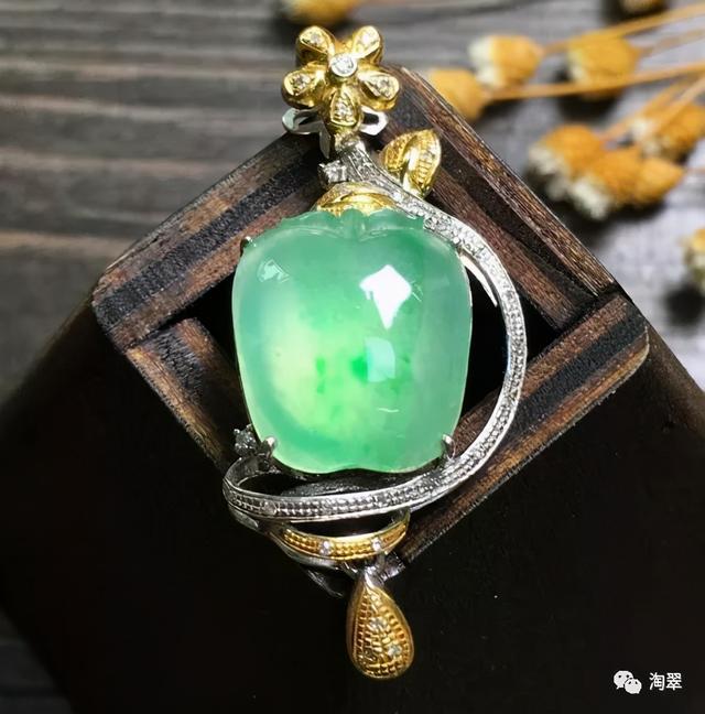 糯种苹果绿翡翠价格,苹果绿翡翠贵吗-第2张图片-翡翠网 糯种苹果绿翡翠价格,苹果绿翡翠贵吗-第2张图片-翡翠网