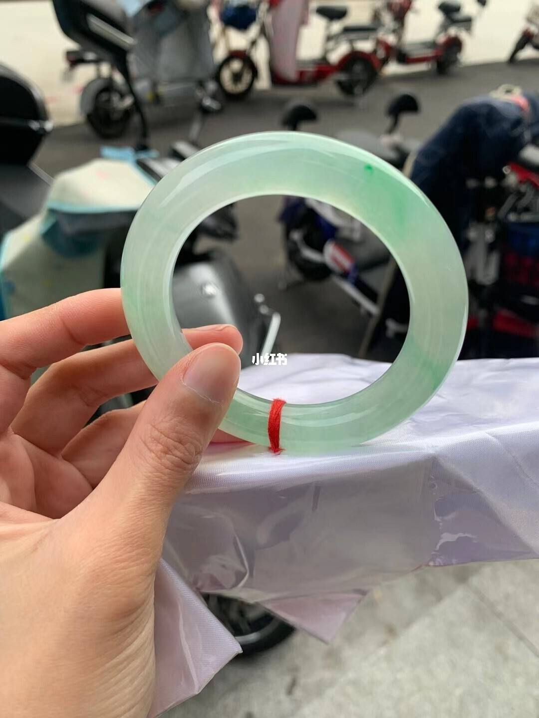 翡翠手镯圆条为8,大胖圆翡翠手镯-第1张图片-翡翠网 翡翠手镯圆条为8,大胖圆翡翠手镯-第1张图片-翡翠网