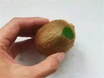 翡翠的原石在哪里翡翠原石老董-第2张图片-翡翠网 翡翠的原石在哪里翡翠原石老董-第2张图片-翡翠网