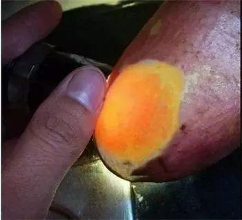 翡翠的原石在哪里翡翠原石老董-第12张图片-翡翠网 翡翠的原石在哪里翡翠原石老董-第12张图片-翡翠网